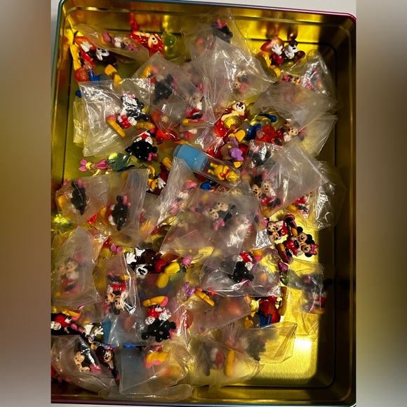 Collectible Tin Disney 3D 35 Happiest Celebration + Lots Of Miniature Figurines - Picture 3 of 11